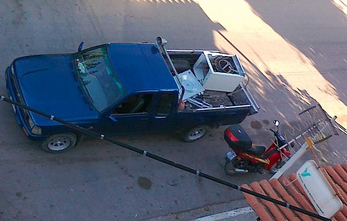Полугрузовик с металлоломом Полугрузовик с металлоломом