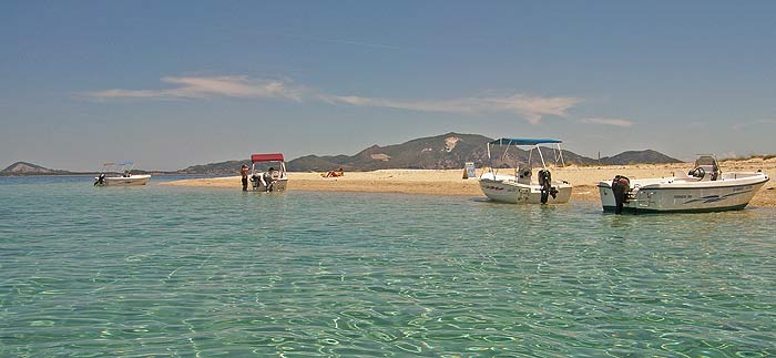 Греция. Ионическое море. Остров Закинтос (Zakynthos). Островок Черепаший. Пляж. Греция. Ионическое море. Остров Закинтос (Zakynthos). Островок Черепаший. Пляж.