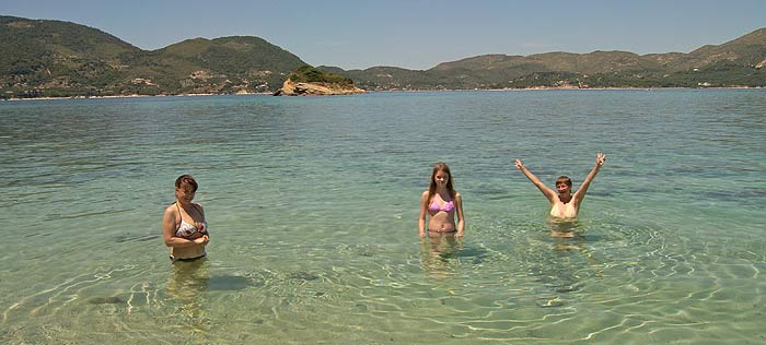 Греция. Ионическое море. Остров Закинтос (Zakynthos). Островок Черепаший. Пляж. Греция. Ионическое море. Остров Закинтос (Zakynthos). Островок Черепаший. Пляж.
