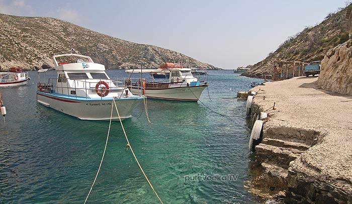 О.Закинтос (Zakinthos). Ионическое море. Единственная более-менее приличная бухта на западном берегу — Порт Вроми (Port Vromi). О.Закинтос (Zakinthos). Ионическое море. Единственная более-менее приличная бухта на западном берегу — Порт Вроми (Port Vromi).