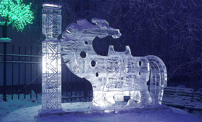 Россия: ледяные скульптуры зимы 2013-2014 гг. Якутск. Россия: ледяные скульптуры зимы 2013-2014 гг. Якутск.